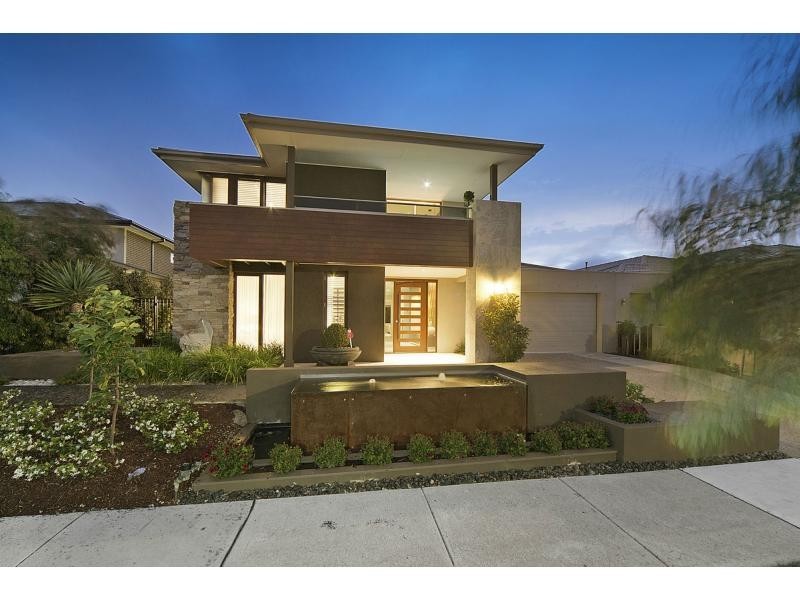 18 Percheron Way, Clyde North VIC 3978