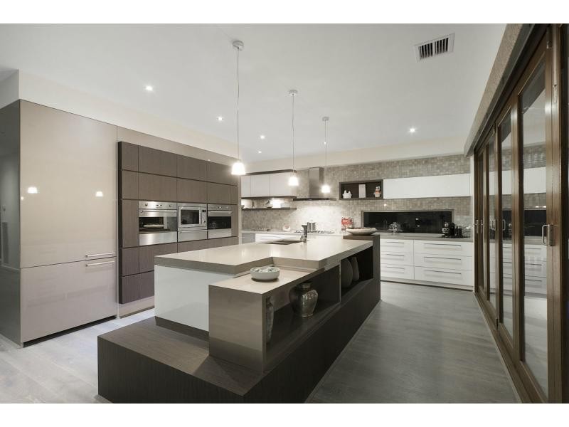 18 Percheron Way, Clyde North VIC 3978