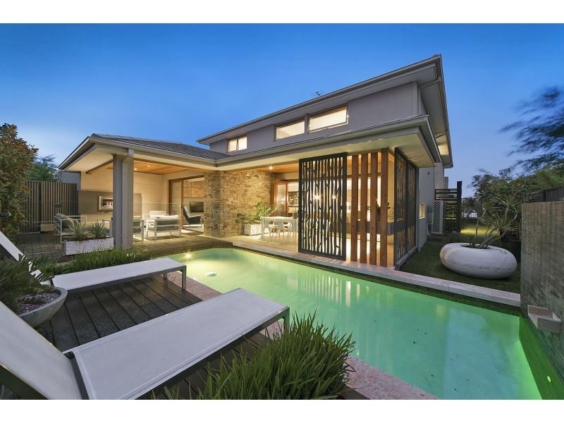 18 Percheron Way, Clyde North VIC 3978