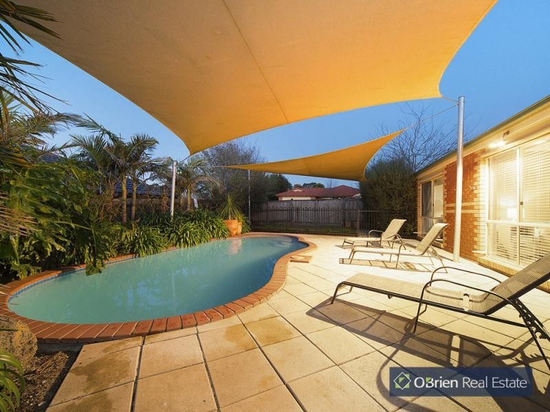 6 Vivienne Way, Berwick VIC 3806