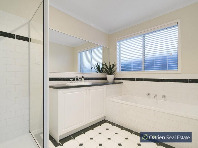 6 Vivienne Way, Berwick VIC 3806