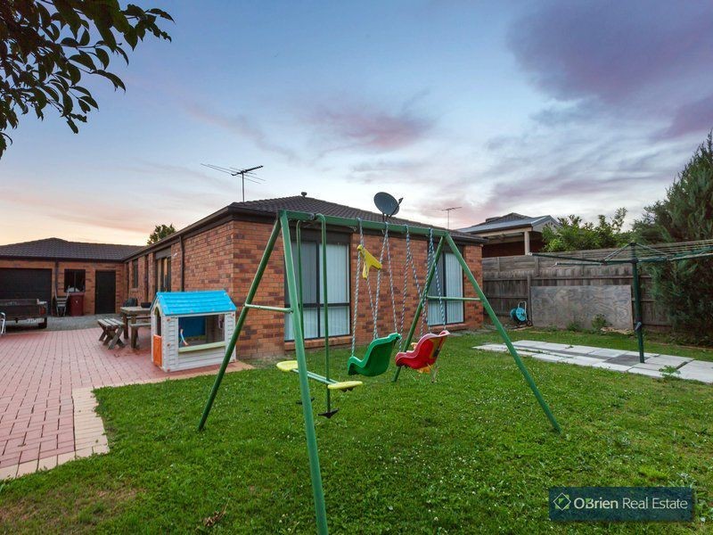 15 Lisburn Way, Berwick VIC 3806