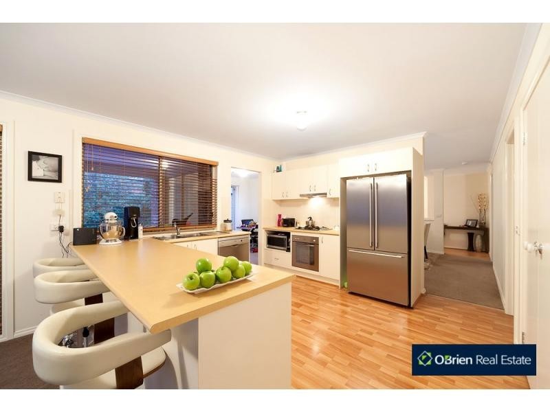 6 Greenfield Court, Cranbourne North VIC 3977