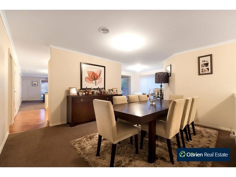 6 Greenfield Court, Cranbourne North VIC 3977