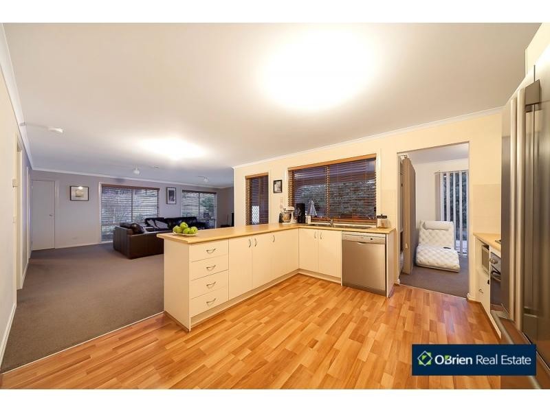 6 Greenfield Court, Cranbourne North VIC 3977