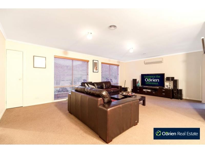 6 Greenfield Court, Cranbourne North VIC 3977