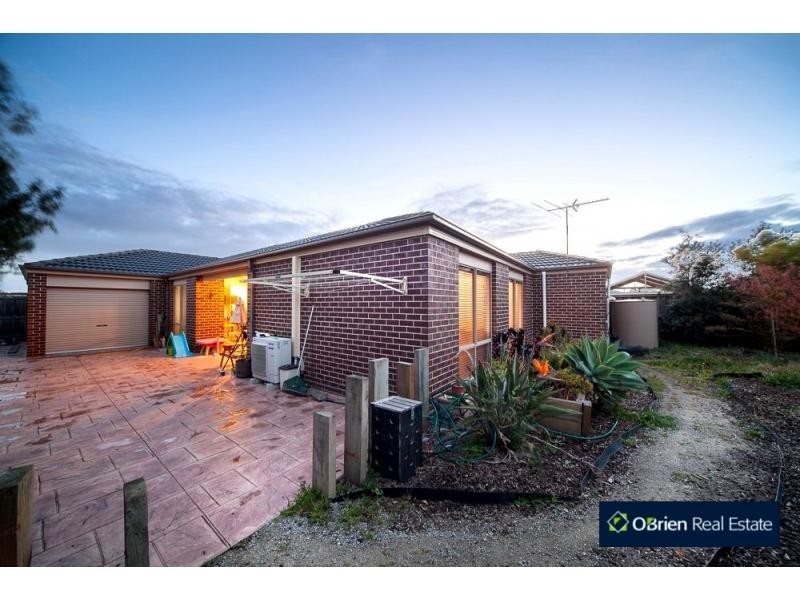 6 Greenfield Court, Cranbourne North VIC 3977