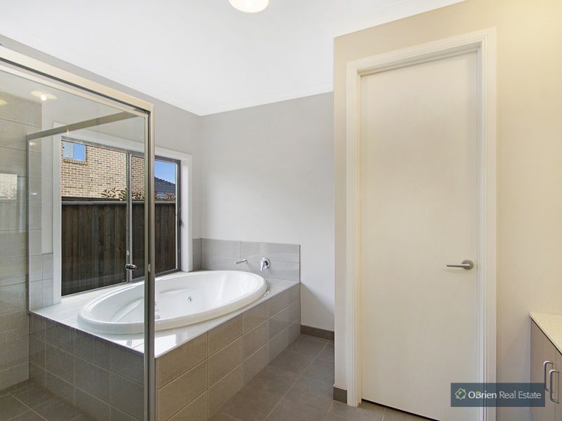 12 Flemington Rise, Officer VIC 3809