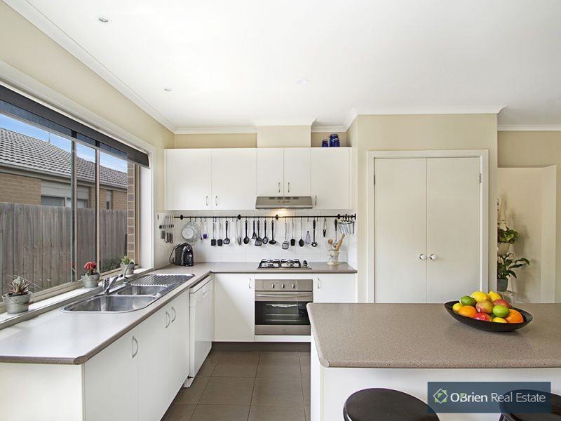 18 Carbine Court, Drouin VIC 3818