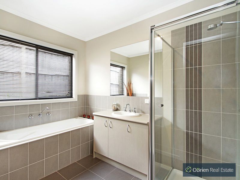 18 Carbine Court, Drouin VIC 3818