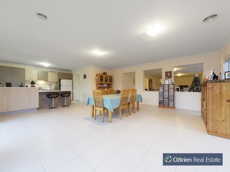 55 Phoenix Avenue, Cranbourne VIC 3977