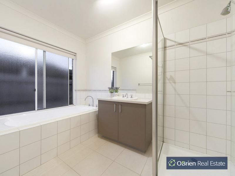 55 Phoenix Avenue, Cranbourne VIC 3977