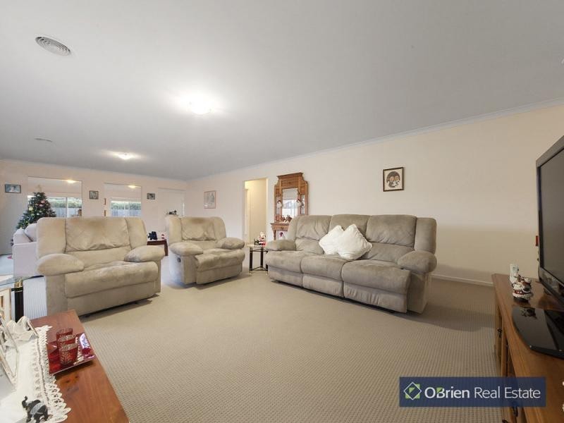 55 Phoenix Avenue, Cranbourne VIC 3977