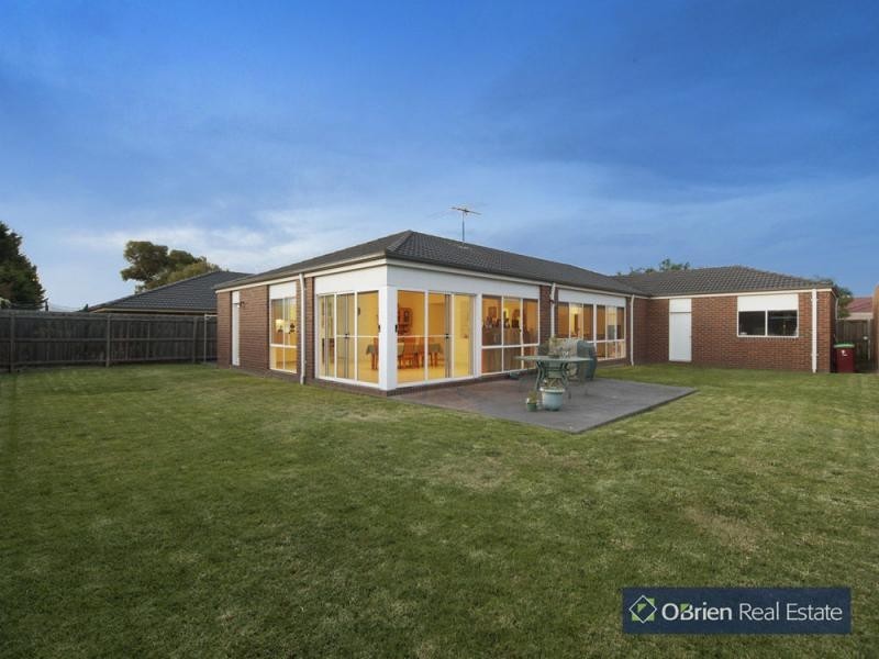 55 Phoenix Avenue, Cranbourne VIC 3977