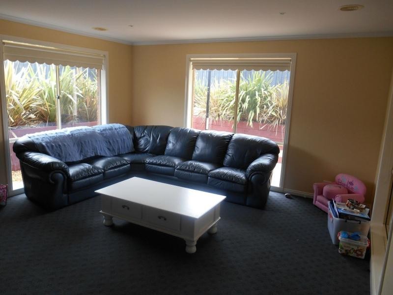 27 Mountain View Circuit, Beaconsfield VIC 3807