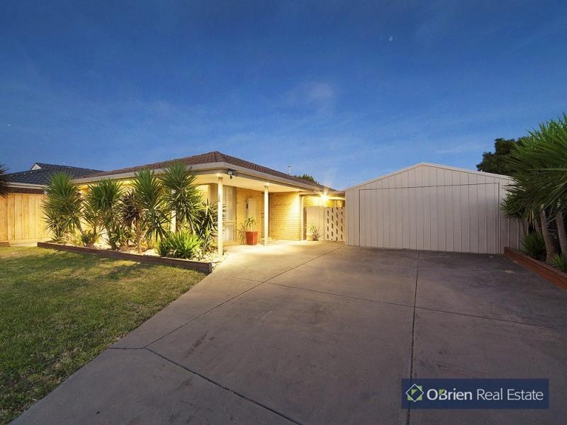 26 Lansell Drive, Cranbourne North VIC 3977