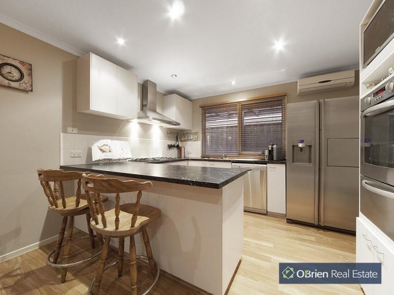 26 Lansell Drive, Cranbourne North VIC 3977