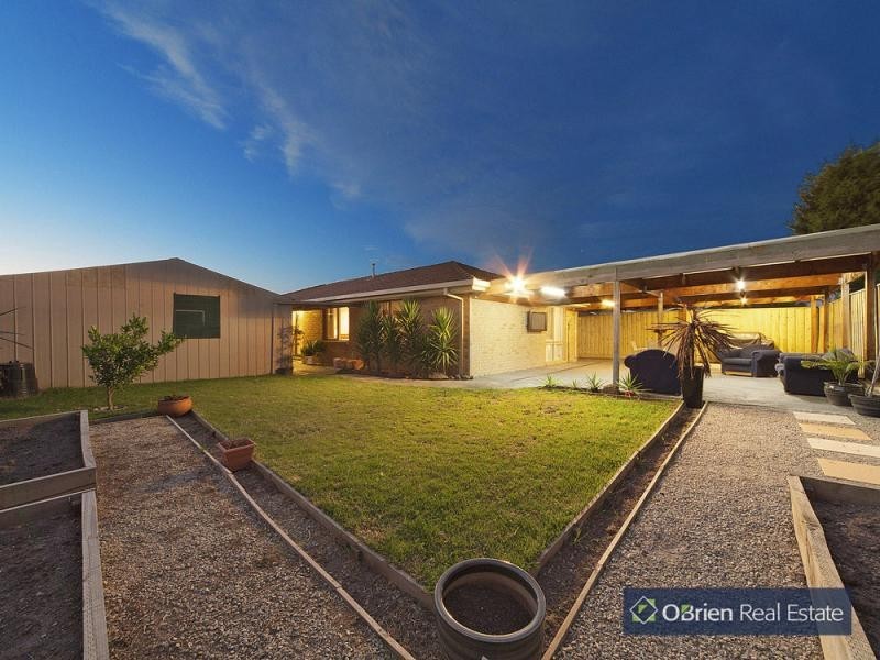 26 Lansell Drive, Cranbourne North VIC 3977