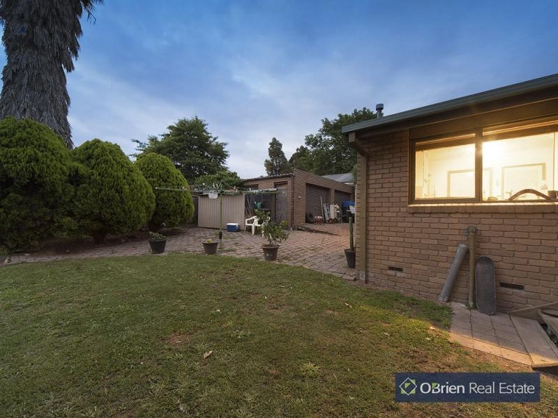 26 William Perry Close, Endeavour Hills VIC 3802