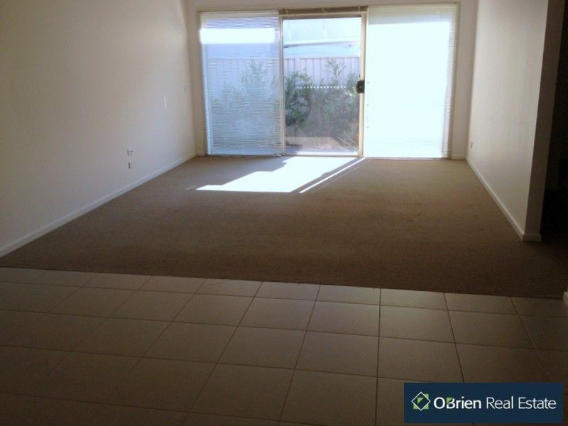 2 Leicester Square, Pakenham VIC 3810