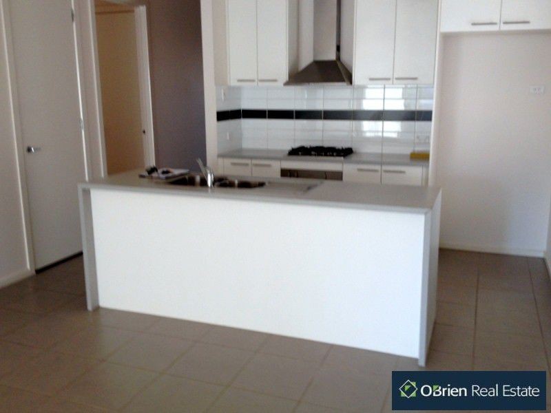 2 Leicester Square, Pakenham VIC 3810