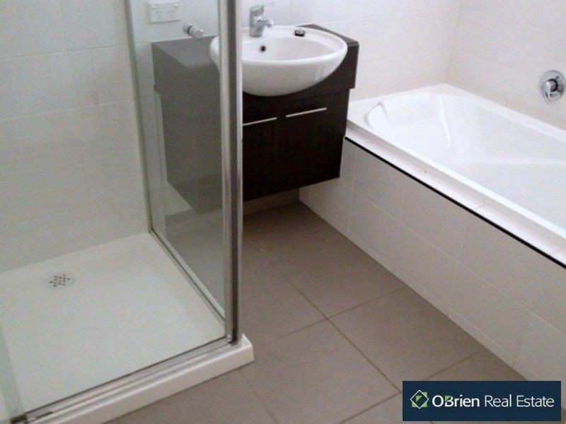 2 Leicester Square, Pakenham VIC 3810