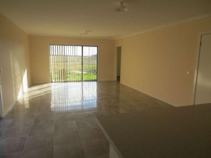 15 Hemmingway Grove, Cranbourne West VIC 3977