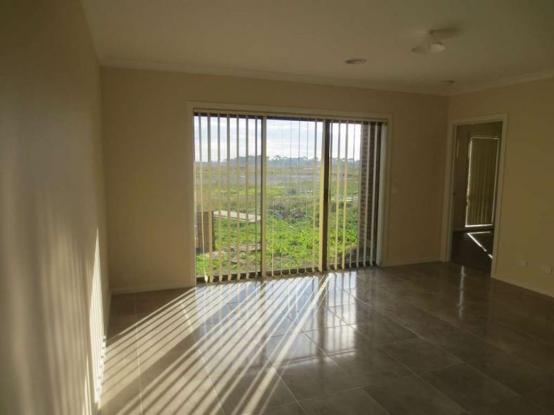 15 Hemmingway Grove, Cranbourne West VIC 3977