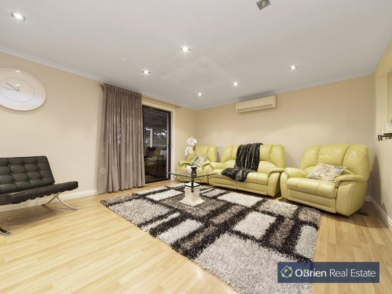 15 John Fawkner Drive, Endeavour Hills VIC 3802