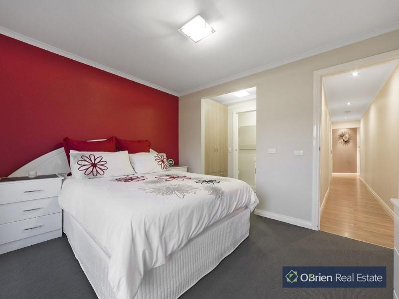 15 John Fawkner Drive, Endeavour Hills VIC 3802