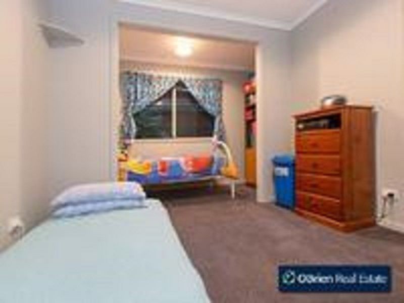 4 Warrenwood Place, Narre Warren VIC 3805