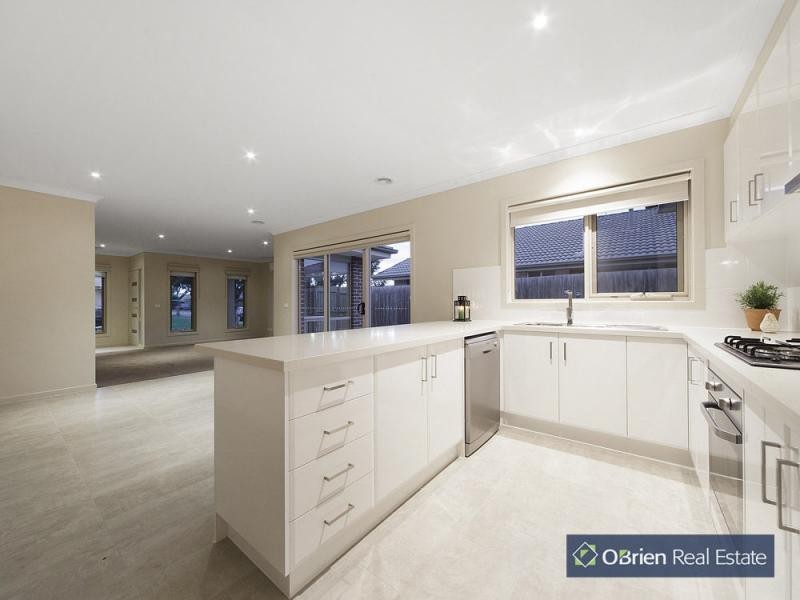 1/12 Rosslare Place, Cranbourne VIC 3977