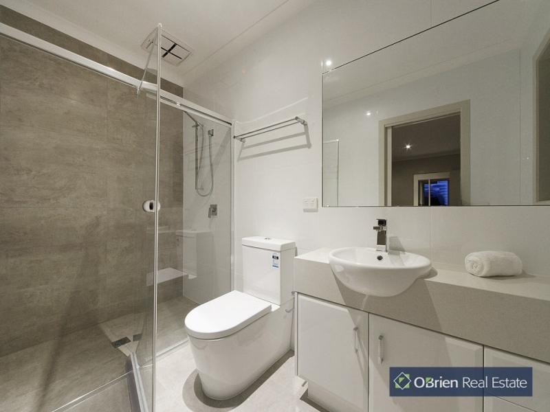 1/12 Rosslare Place, Cranbourne VIC 3977