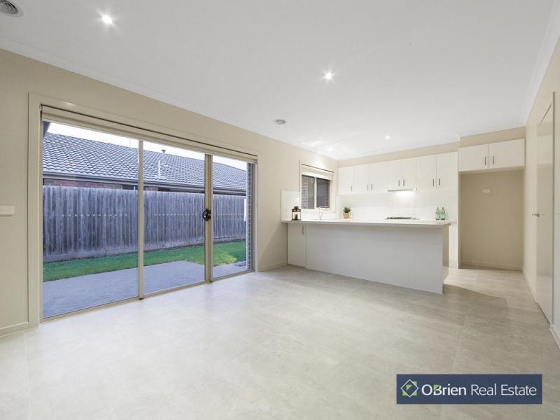 1/12 Rosslare Place, Cranbourne VIC 3977