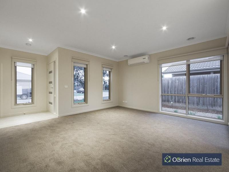 1/12 Rosslare Place, Cranbourne VIC 3977