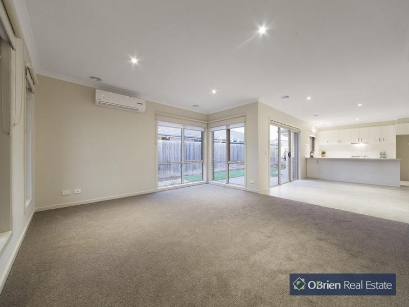 1/12 Rosslare Place, Cranbourne VIC 3977