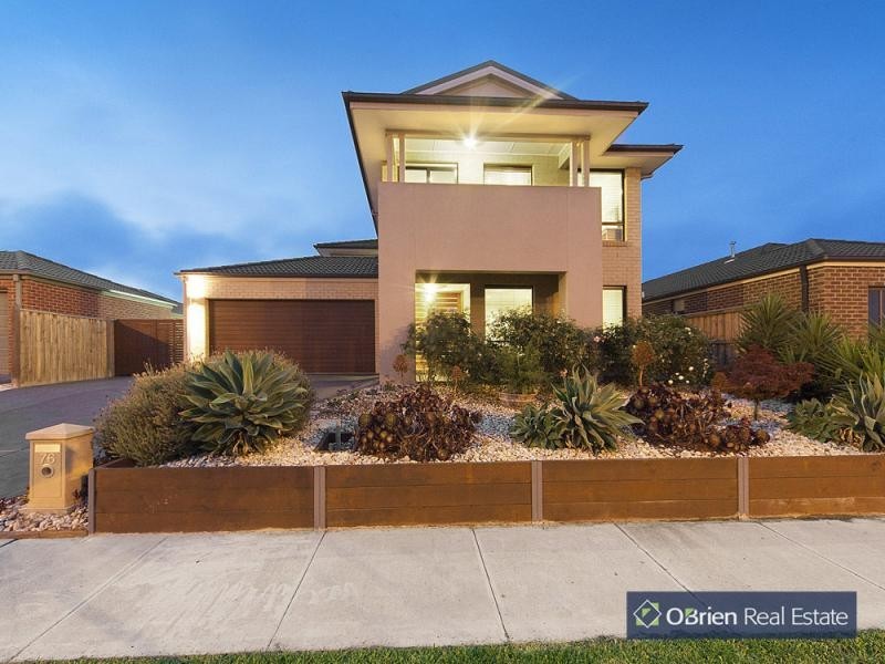 76 Mountainview Boulevard, Cranbourne North VIC 3977