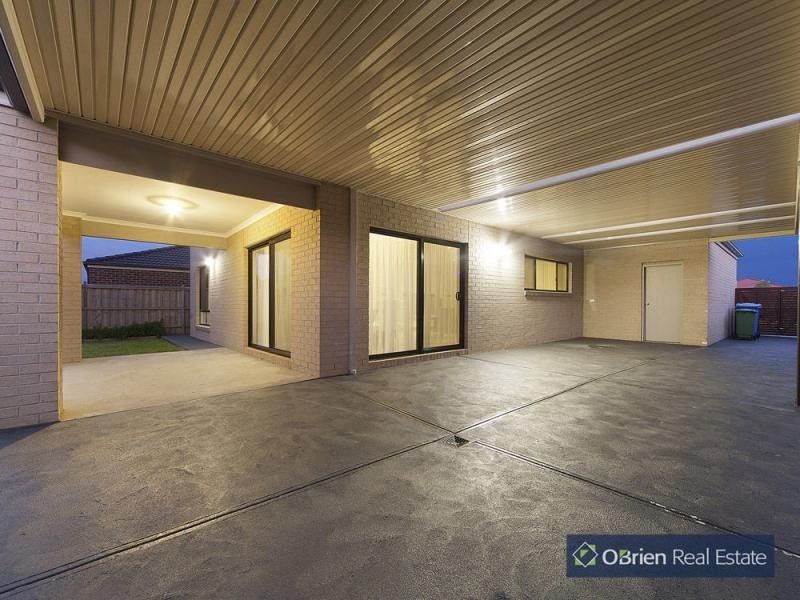 76 Mountainview Boulevard, Cranbourne North VIC 3977