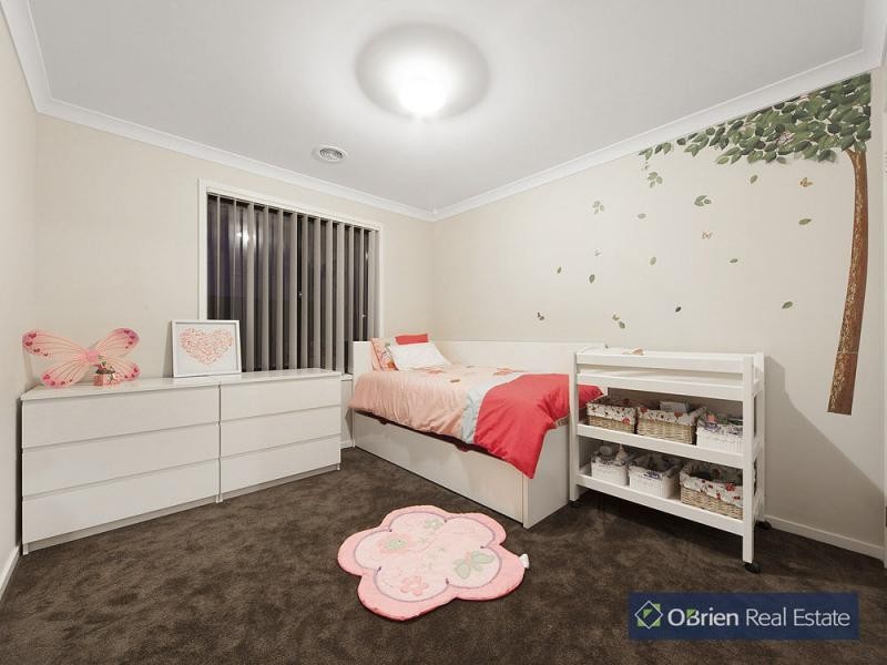 76 Mountainview Boulevard, Cranbourne North VIC 3977