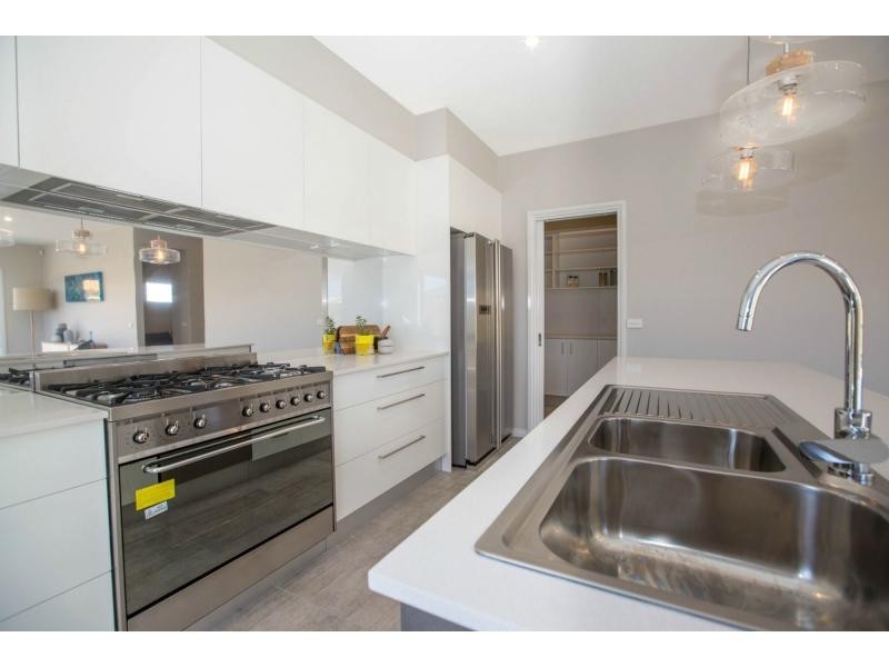23 Lineham Drive, Cranbourne East VIC 3977