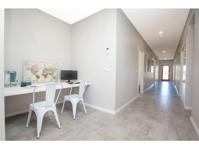 23 Lineham Drive, Cranbourne East VIC 3977