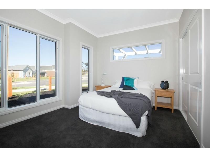 23 Lineham Drive, Cranbourne East VIC 3977