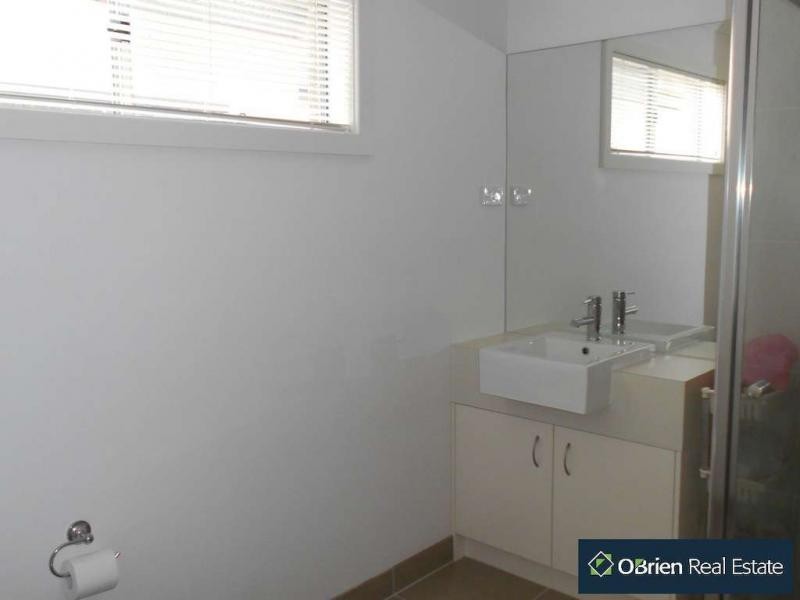 19 Glenelg Street, Clyde North VIC 3978