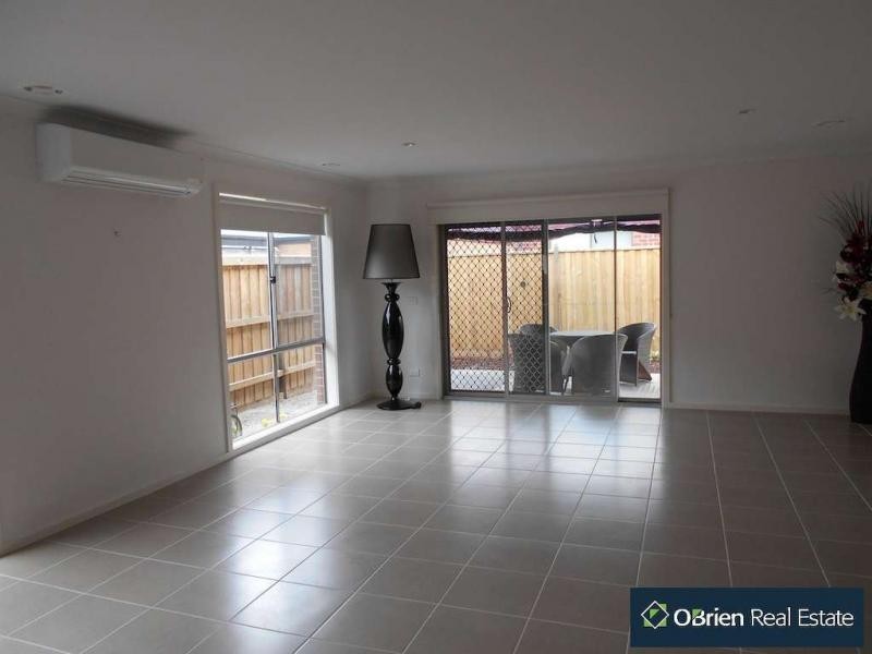 19 Glenelg Street, Clyde North VIC 3978