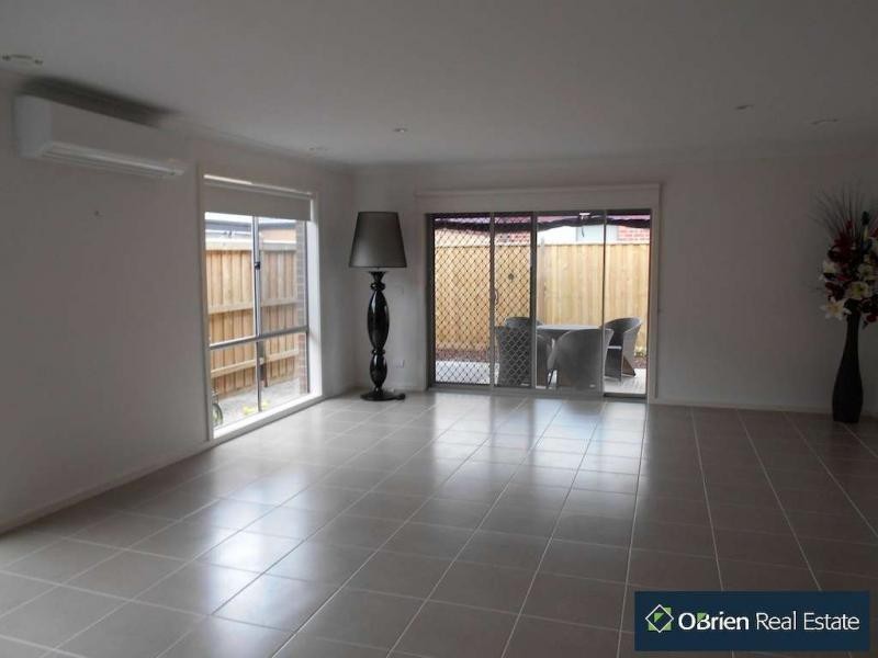 19 Glenelg Street, Clyde North VIC 3978