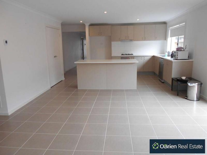 19 Glenelg Street, Clyde North VIC 3978