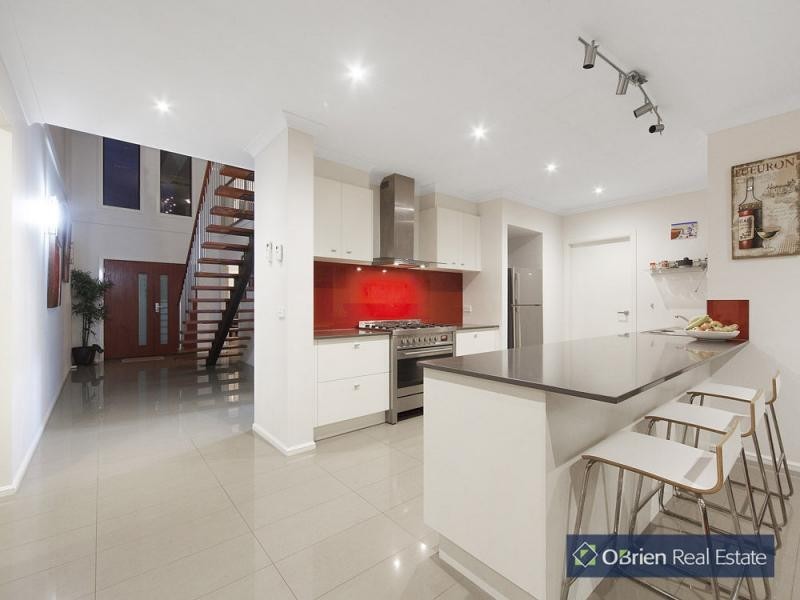 5 Loren Court, Endeavour Hills VIC 3802