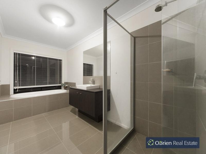 5 Loren Court, Endeavour Hills VIC 3802