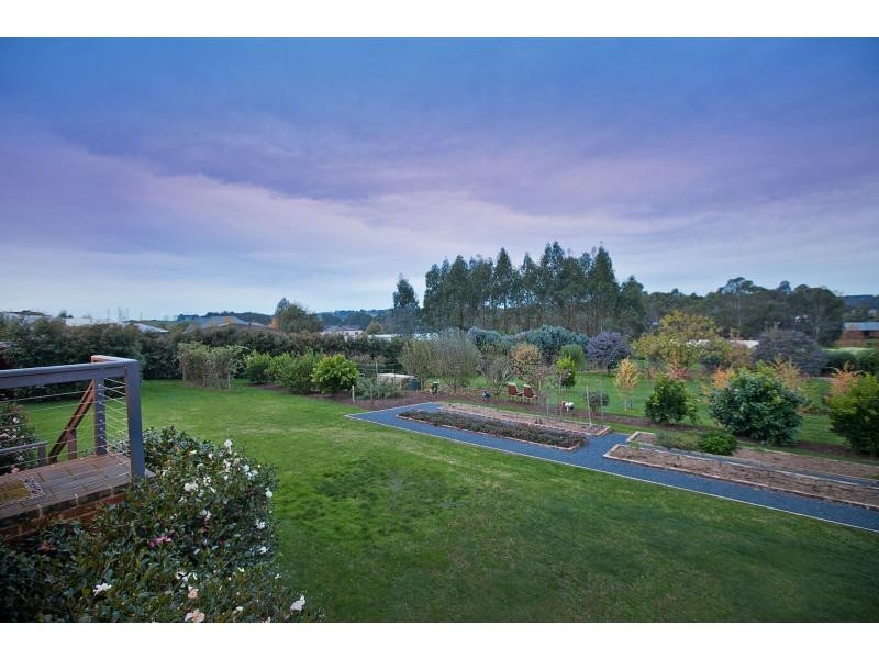 27 Robin Hood Way, Drouin VIC 3818