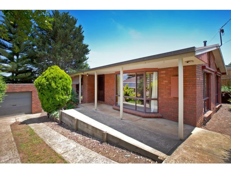 24 Paterson Street, Drouin VIC 3818